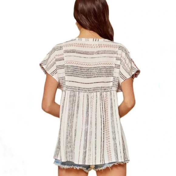 SAVANNA JANE Double Take 2 Floral Embroidery Top Size Medium - Picture 2 of 14